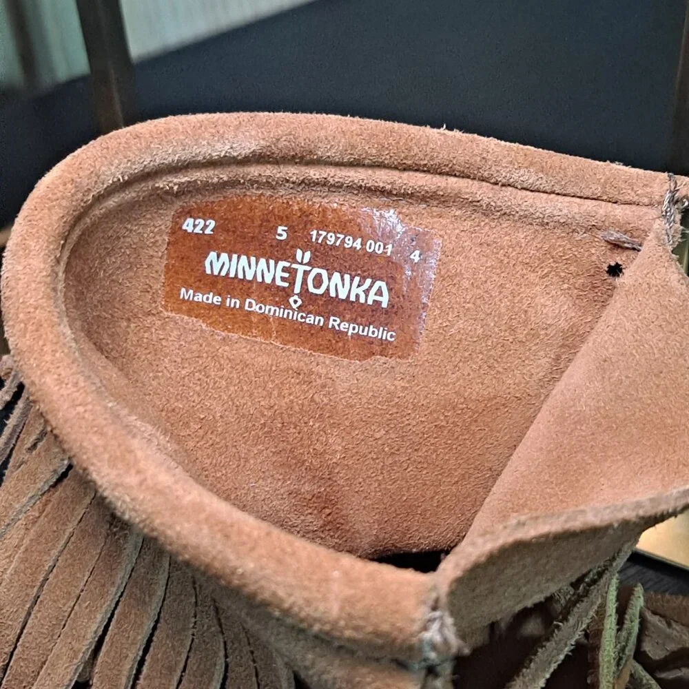womens minnetonka moccasins size 5 excellent condition - Picture 4 of 5